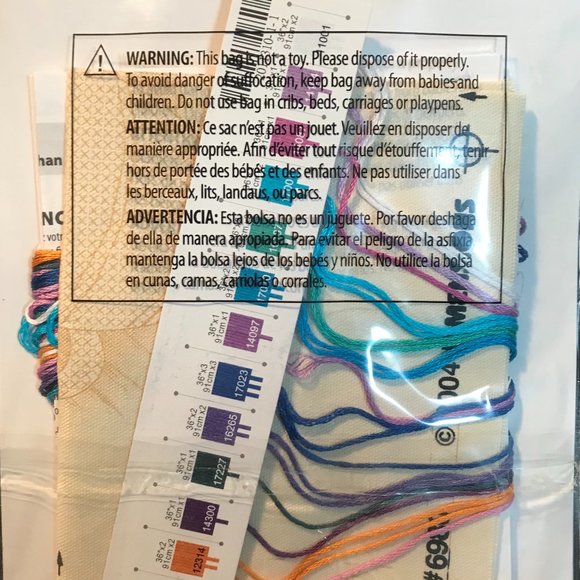 DIMENSIONS Needlepoint (FRIENDS, ROSES in Lace) - Picture 11 of 11